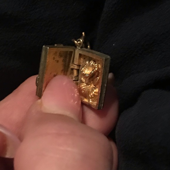 Vintage Charm - Picture 3 of 4